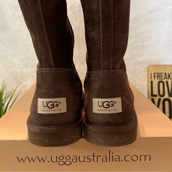 UGG Women Fairfax II Boots - LIKE NEW! - Picture 5 of 9